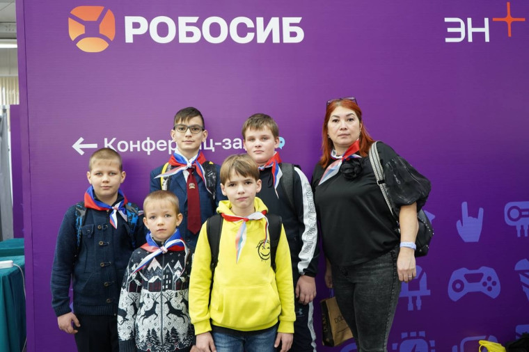 19 и 20 декабря наши ребята из "Точки Роста", посетили очень интересное областное мероприятие - Робосиб..